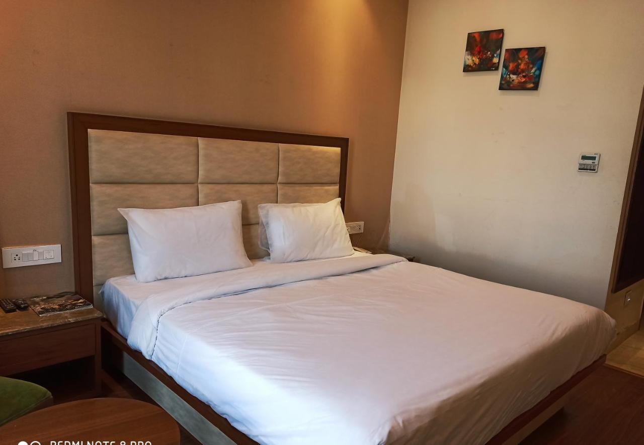 Hotel Maple Grand Agra  Zewnętrze zdjęcie
