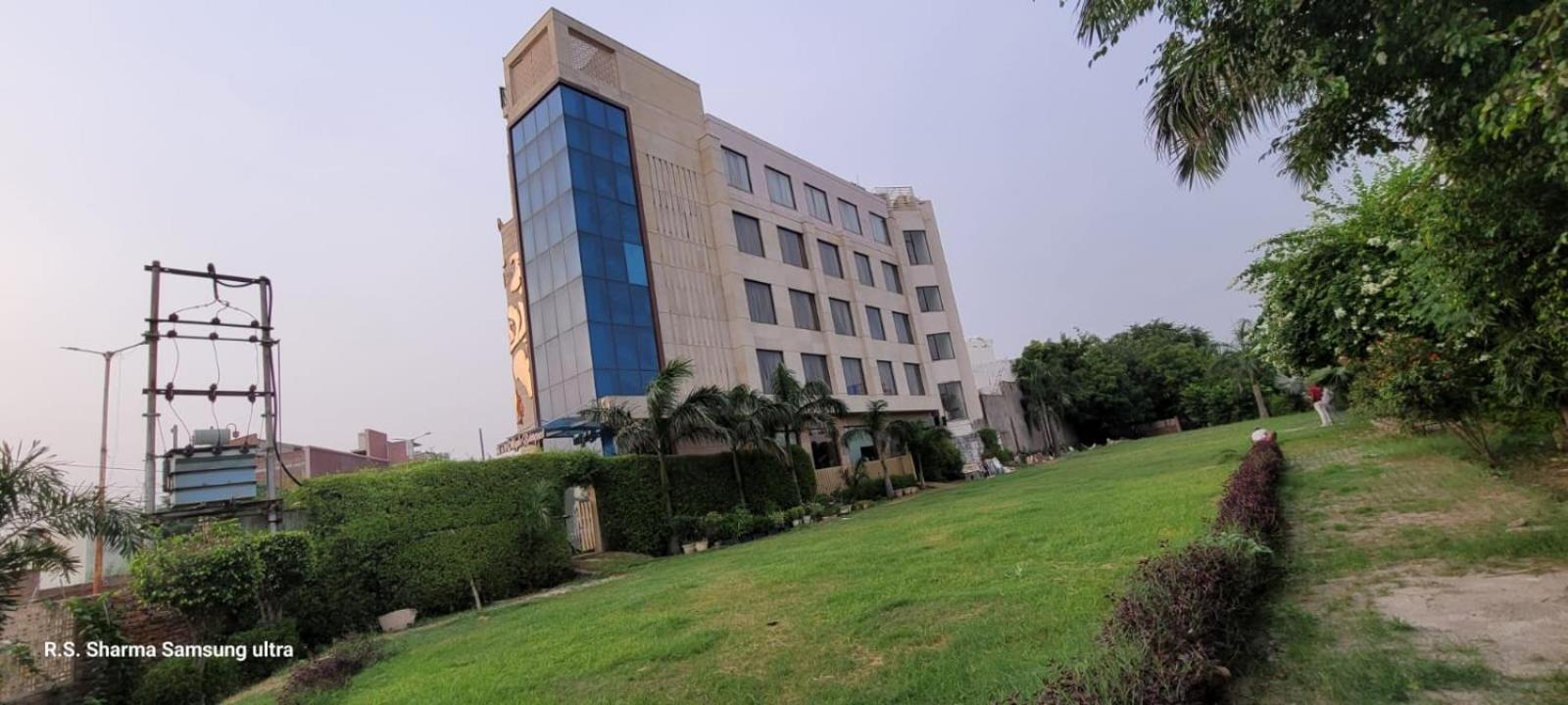 Hotel Maple Grand Agra  Zewnętrze zdjęcie