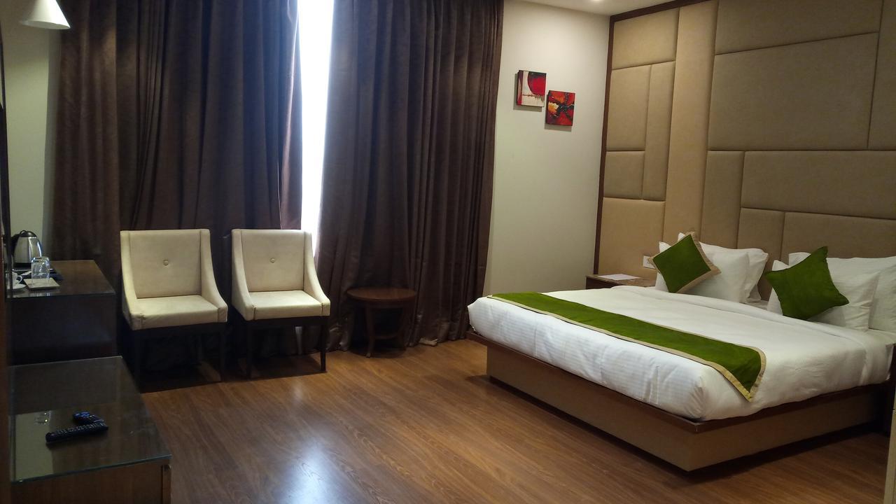 Hotel Maple Grand Agra  Zewnętrze zdjęcie