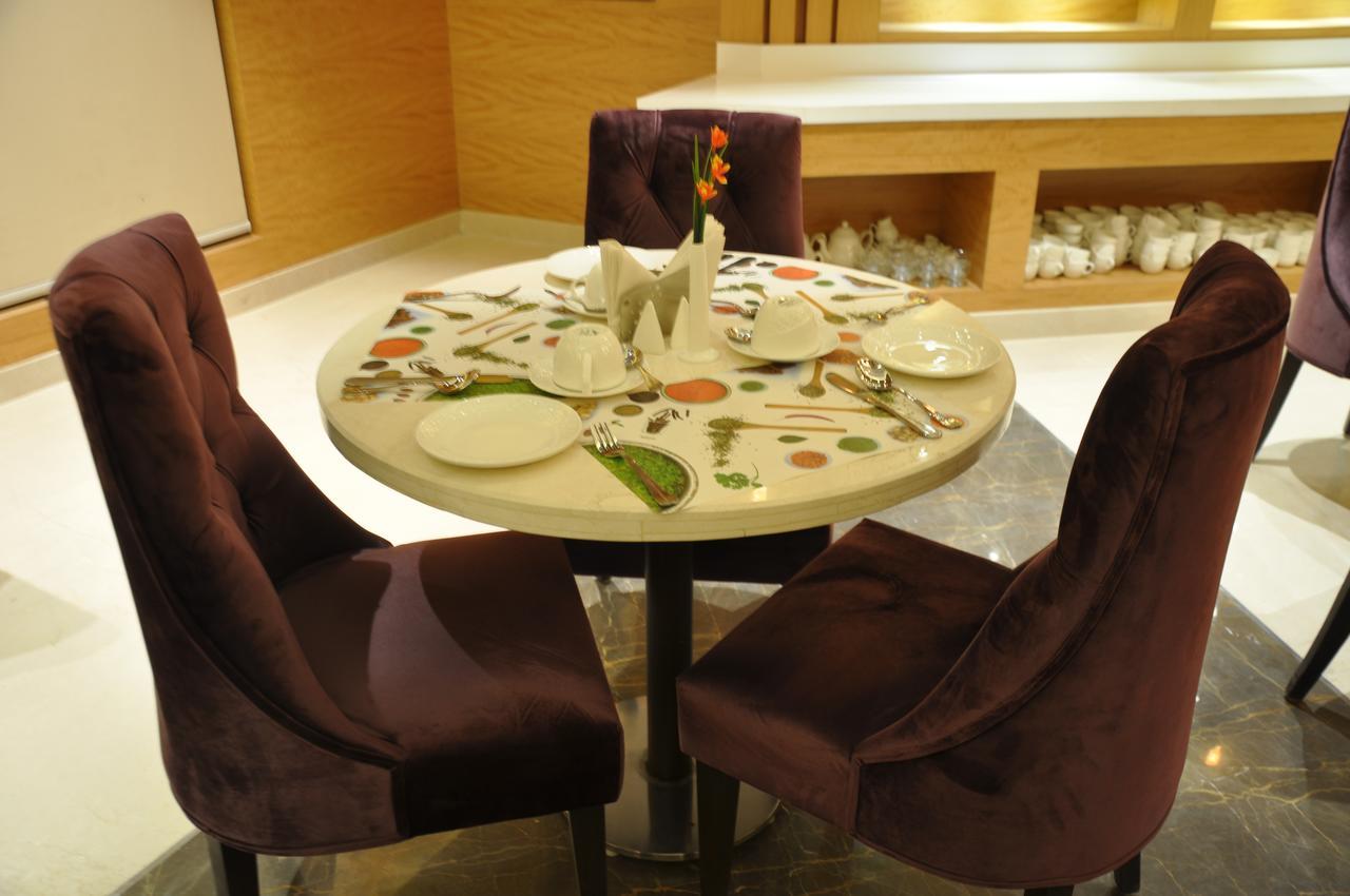 Hotel Maple Grand Agra  Zewnętrze zdjęcie