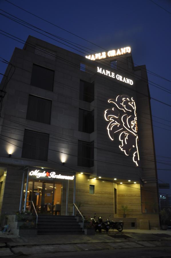 Hotel Maple Grand Agra  Zewnętrze zdjęcie