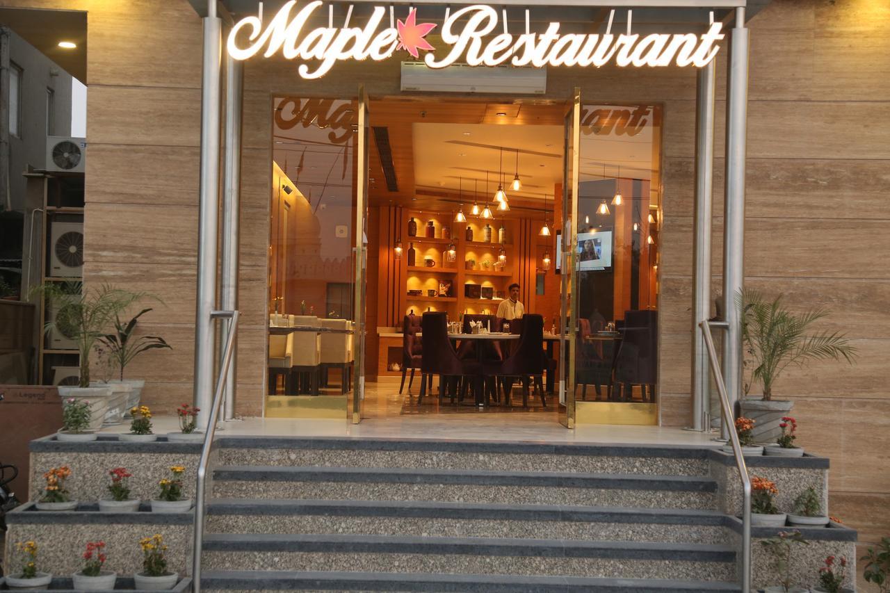 Hotel Maple Grand Agra  Zewnętrze zdjęcie