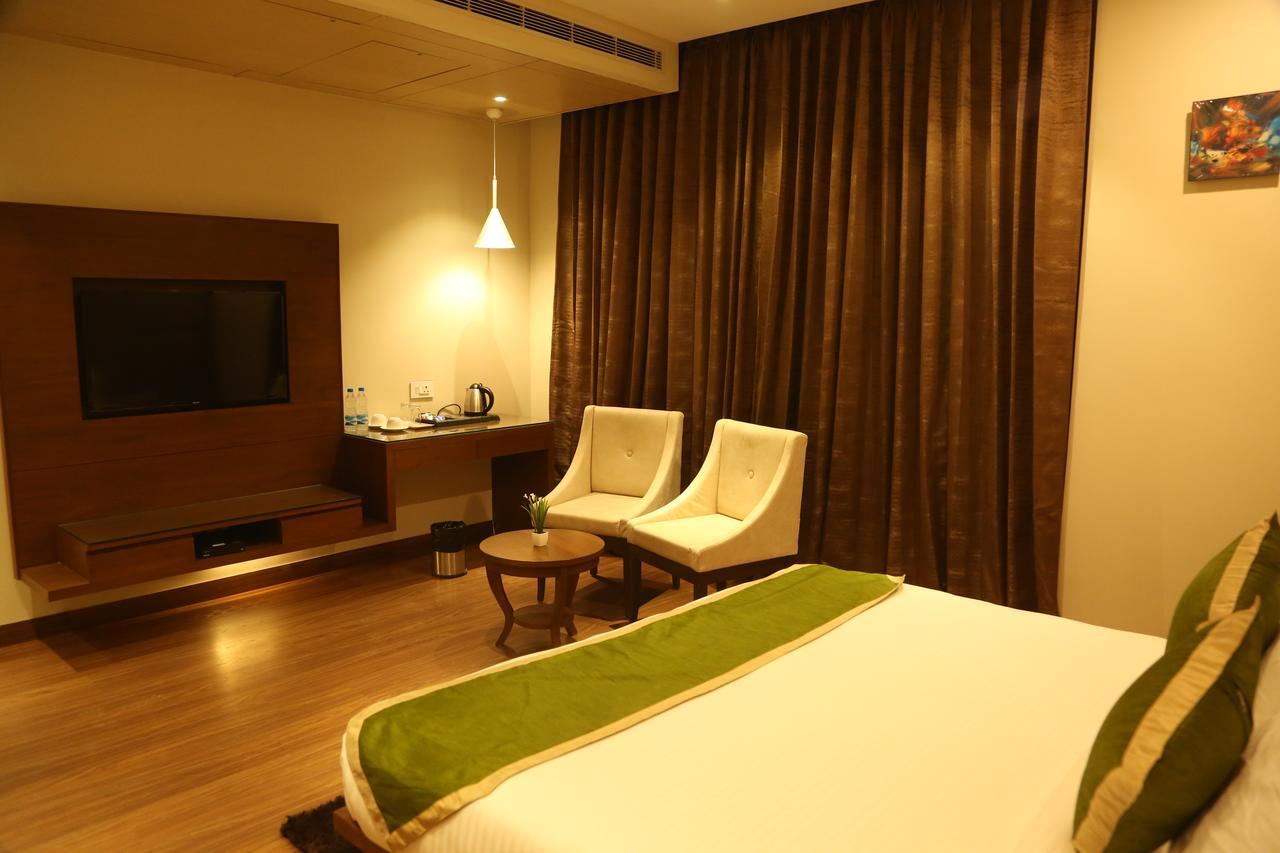 Hotel Maple Grand Agra  Zewnętrze zdjęcie