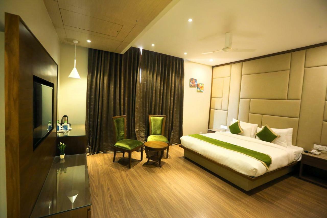 Hotel Maple Grand Agra  Zewnętrze zdjęcie