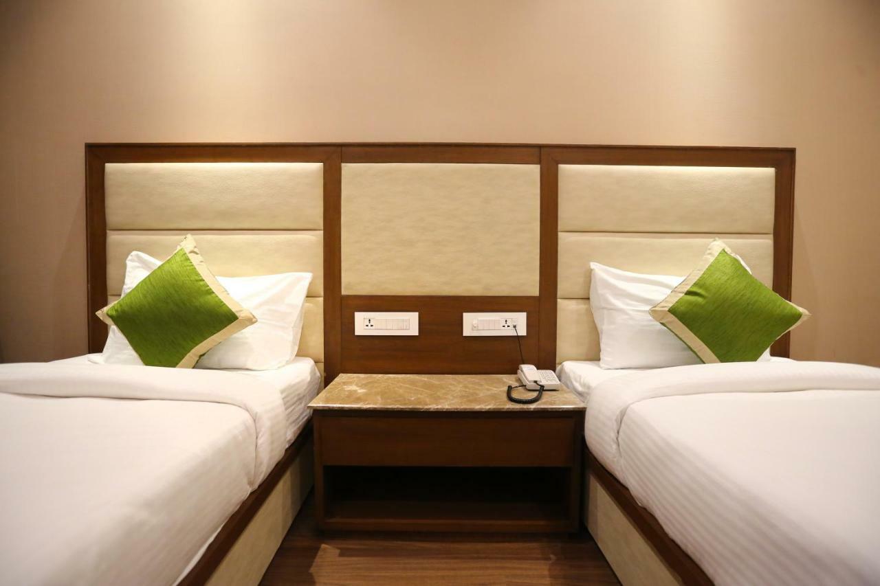 Hotel Maple Grand Agra  Zewnętrze zdjęcie