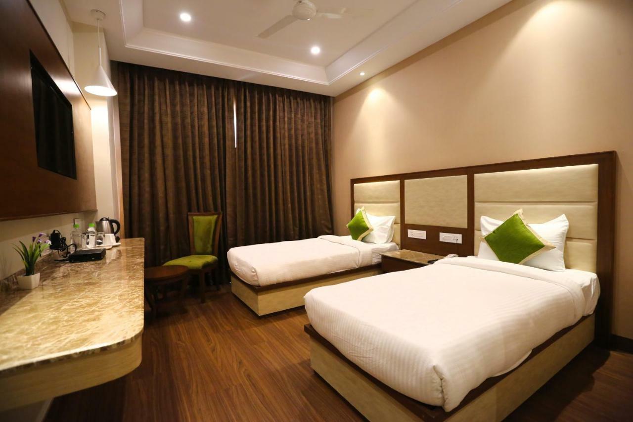 Hotel Maple Grand Agra  Zewnętrze zdjęcie