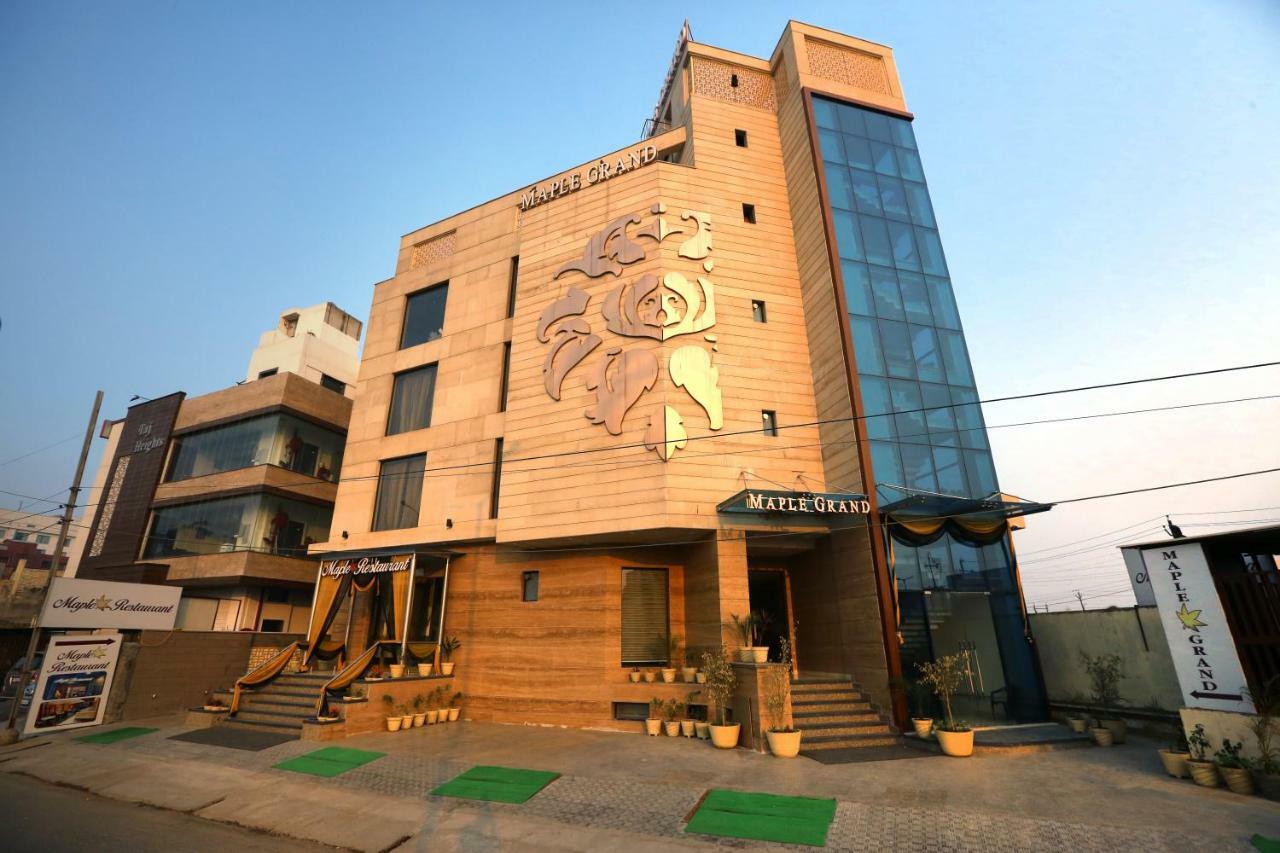 Hotel Maple Grand Agra  Zewnętrze zdjęcie