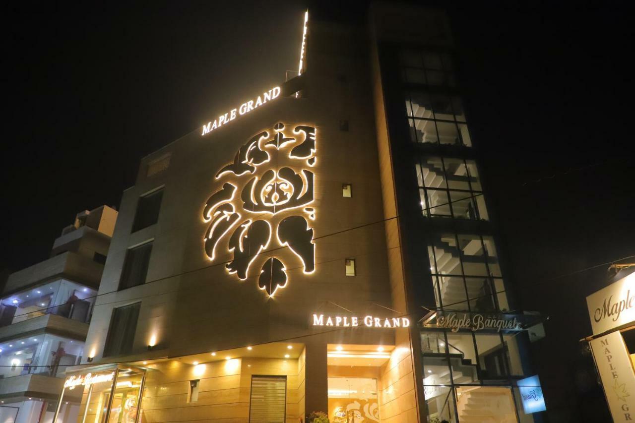 Hotel Maple Grand Agra  Zewnętrze zdjęcie