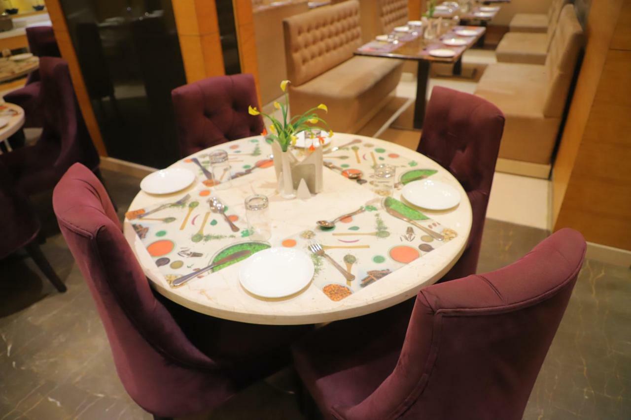 Hotel Maple Grand Agra  Zewnętrze zdjęcie