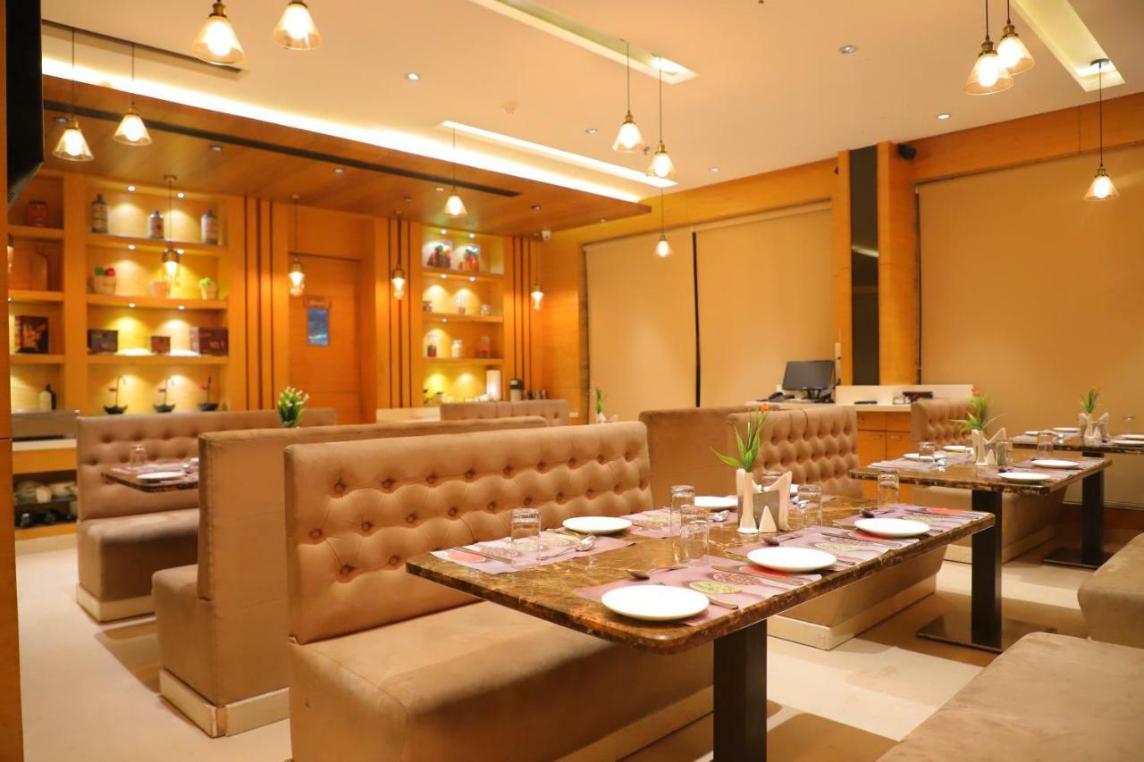 Hotel Maple Grand Agra  Zewnętrze zdjęcie