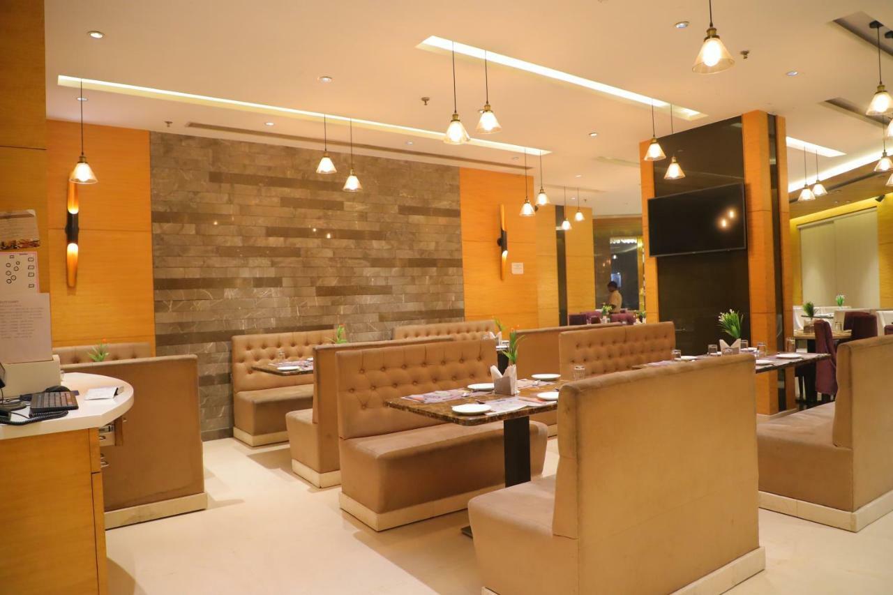 Hotel Maple Grand Agra  Zewnętrze zdjęcie
