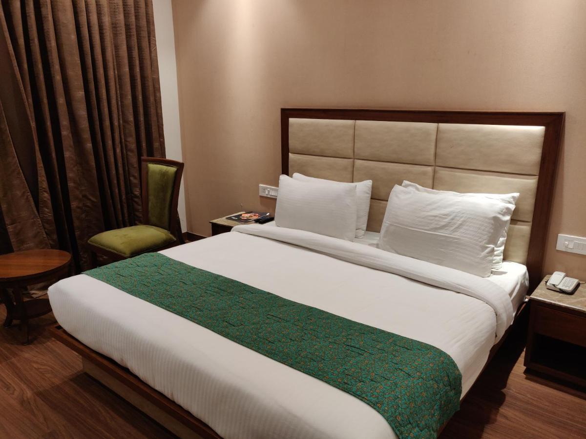 Hotel Maple Grand Agra  Zewnętrze zdjęcie
