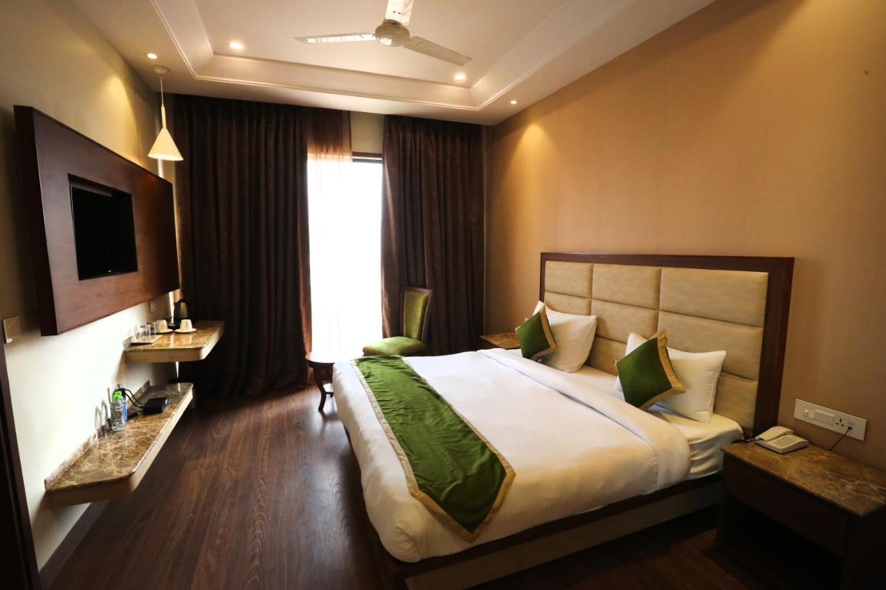 Hotel Maple Grand Agra  Zewnętrze zdjęcie